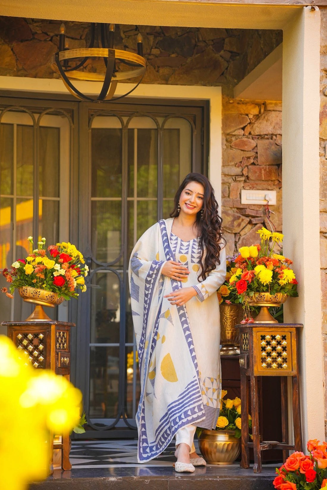 Tanvi Women Printed Regular Kurta with Trousers & With Dupatta