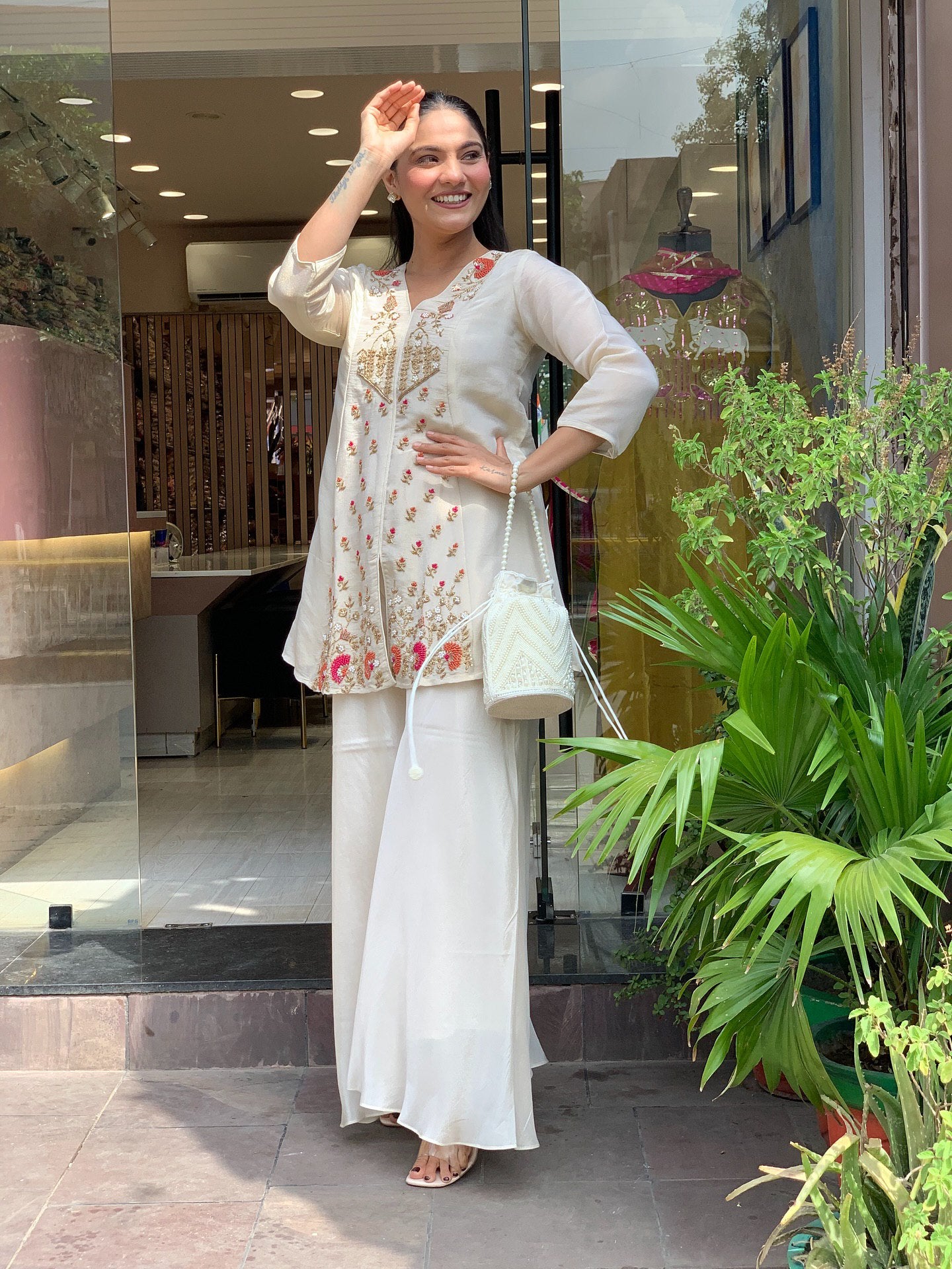 Women Floral Embroidered Regular Thread Work Kurta with Palazzos