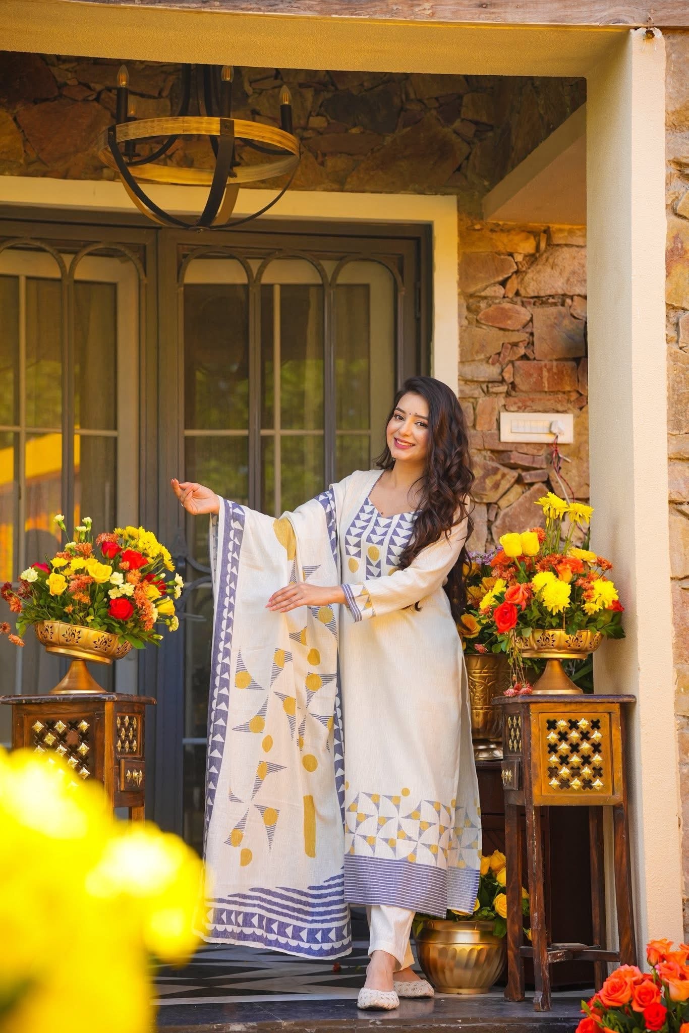 Tanvi Women Printed Regular Kurta with Trousers & With Dupatta