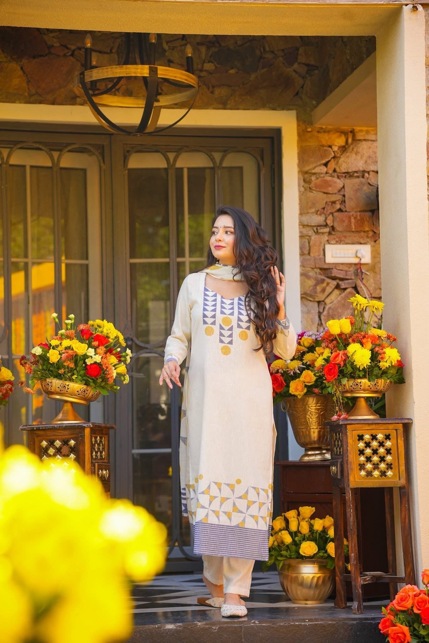 Tanvi Women Printed Regular Kurta with Trousers & With Dupatta