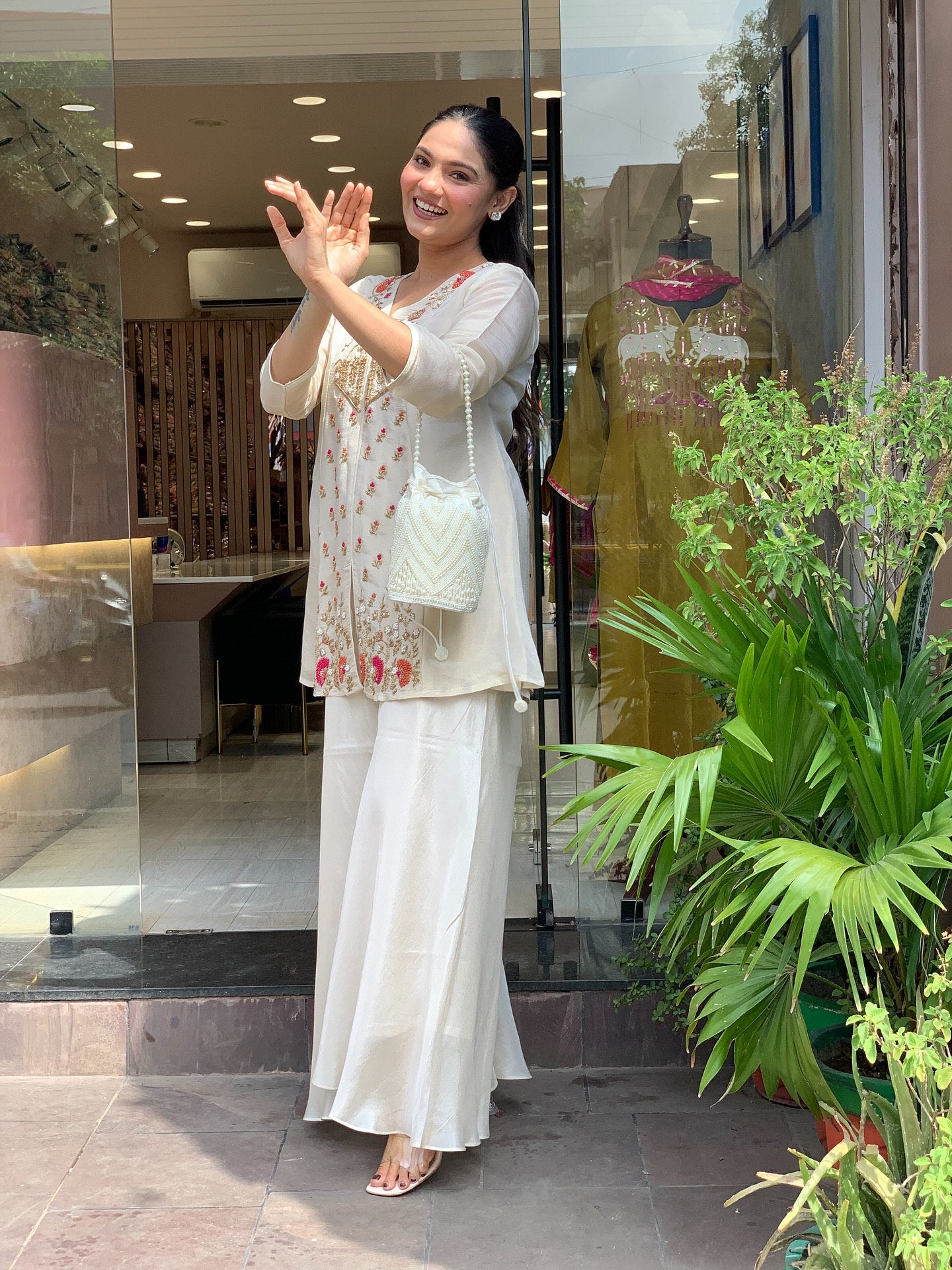 Women Floral Embroidered Regular Thread Work Kurta with Palazzos