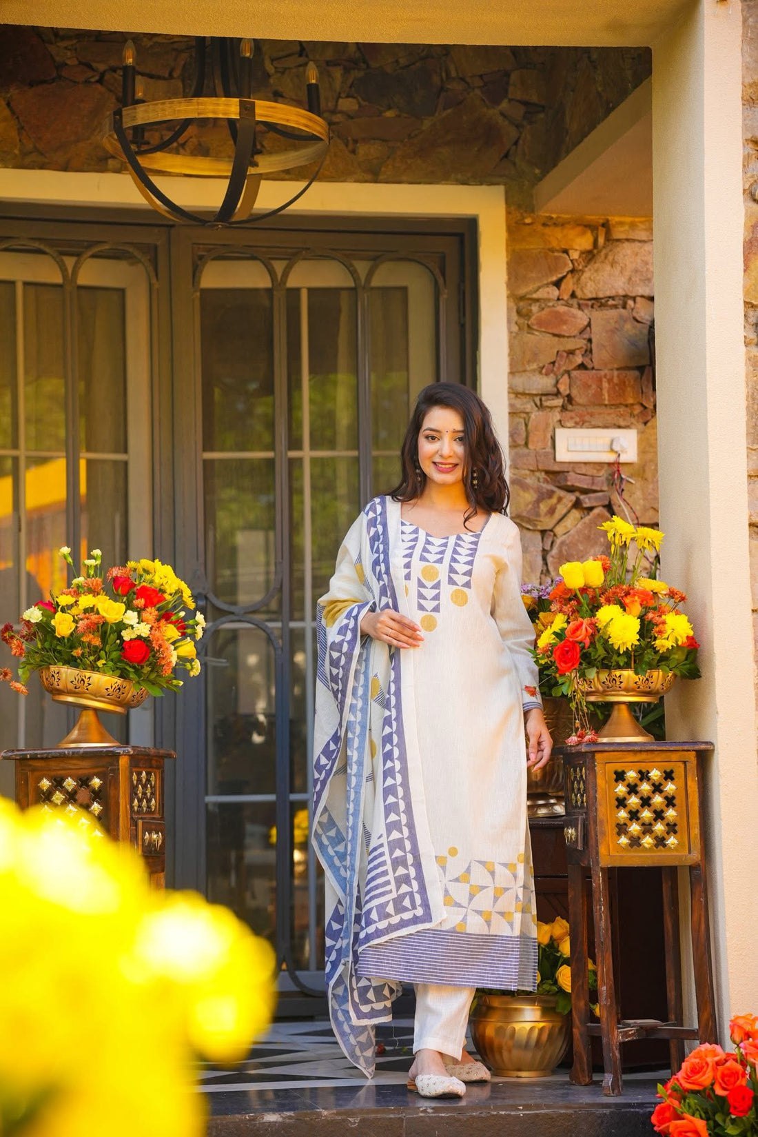 Tanvi Women Printed Regular Kurta with Trousers & With Dupatta